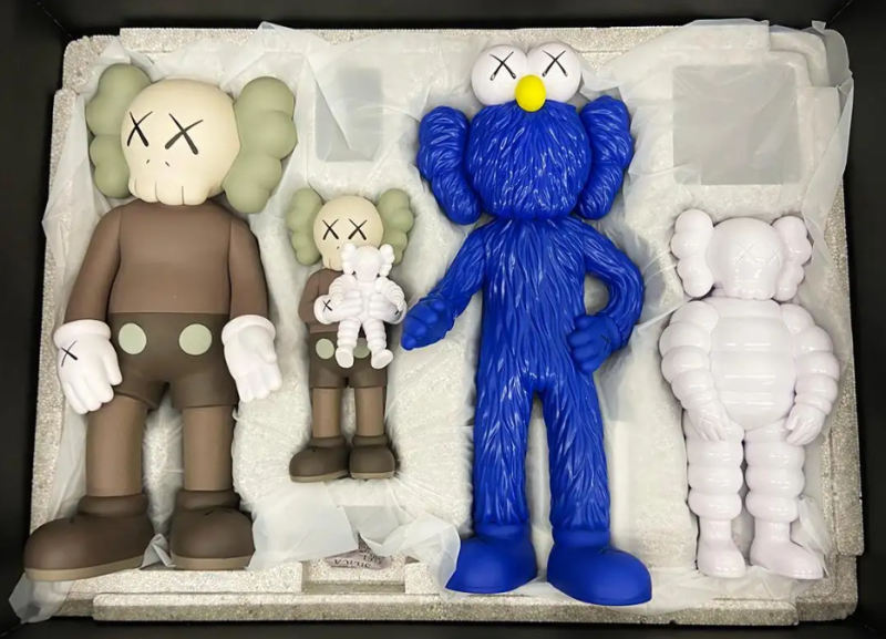 KAWS MEDICOM TOY 東京コレクション KAWS TOKYO FIRST BE@RBRICKS and KAWS MEDICOM TOY 東京コレクション KAWS TOKYO FIRST BE@RBRICKS and